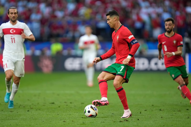 Ngả mũ và ngỡ ngàng trước Ronaldo