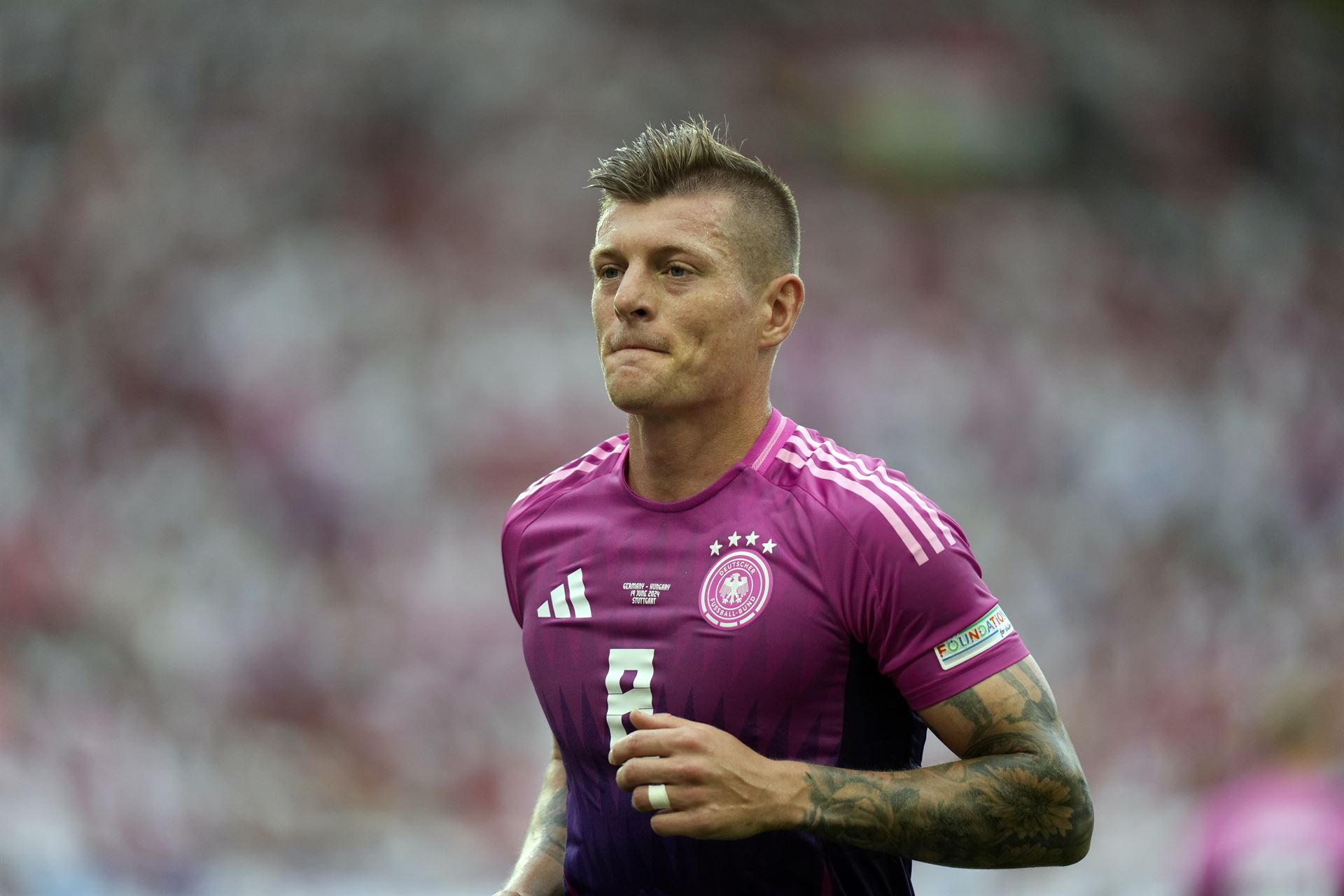 Sau 3 trận ở EURO 2024, Kroos luôn giữ phong độ ổn định với tỷ lệ chuyền bóng chính xác lần lượt là 99%, 95% và 92%.