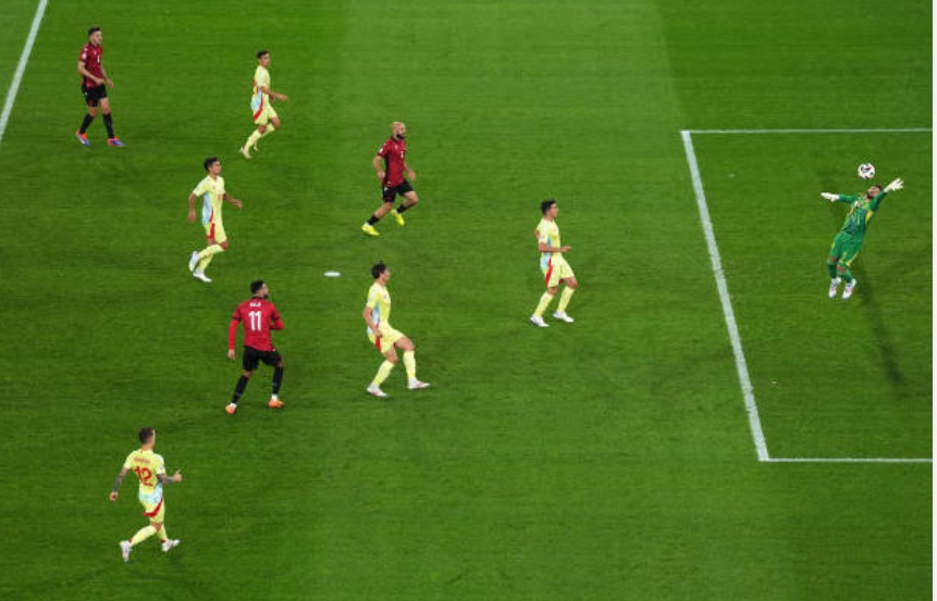 Trong lần đầu tiên được bắt chính tại kỳ EURO 2024, thủ thành David Raya đã thể hiện một màn trình diễn ấn tượng giúp tuyển Tây Ban Nha tiếp tục nối dài chuỗi trận giữ sạch lưới của mình.