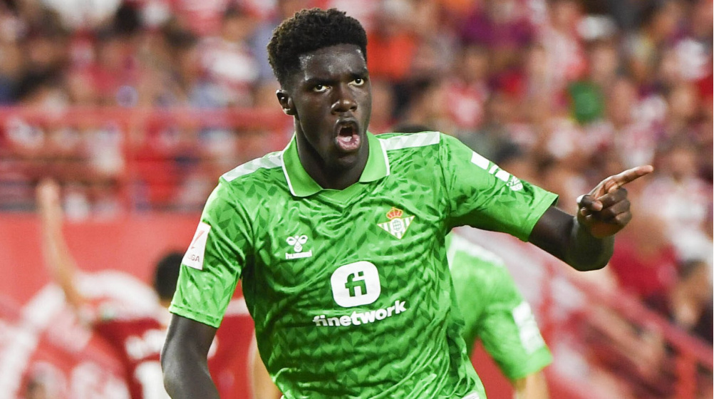 Diao thường xuyên đá cánh phải, mặc dù sở trường là cánh trái.