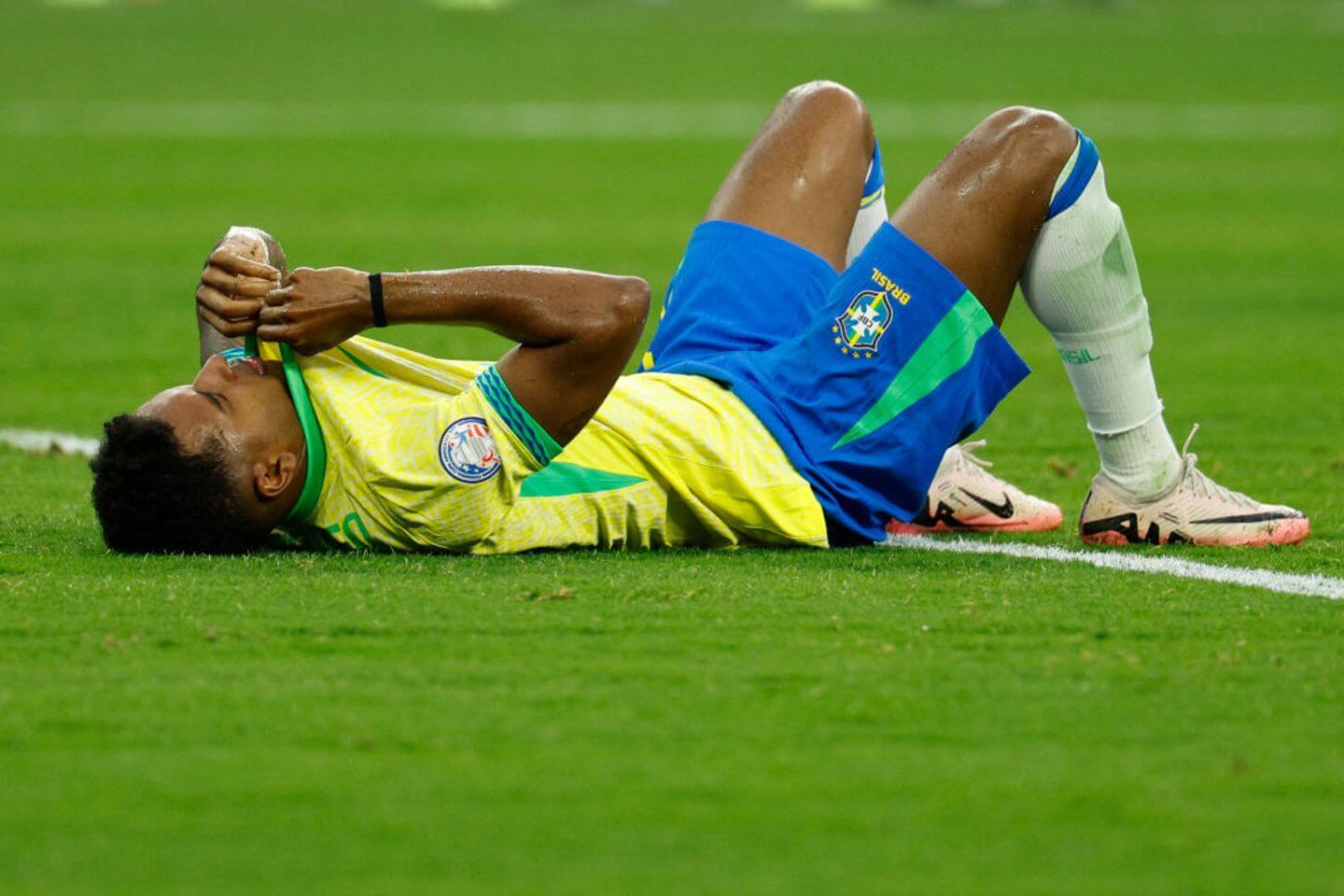 Brazil gây thất vọng lớn ở trận khai màn.