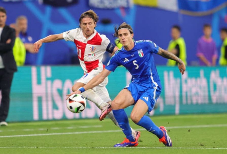 Calafiori dần trở thành trụ cột của Italia.