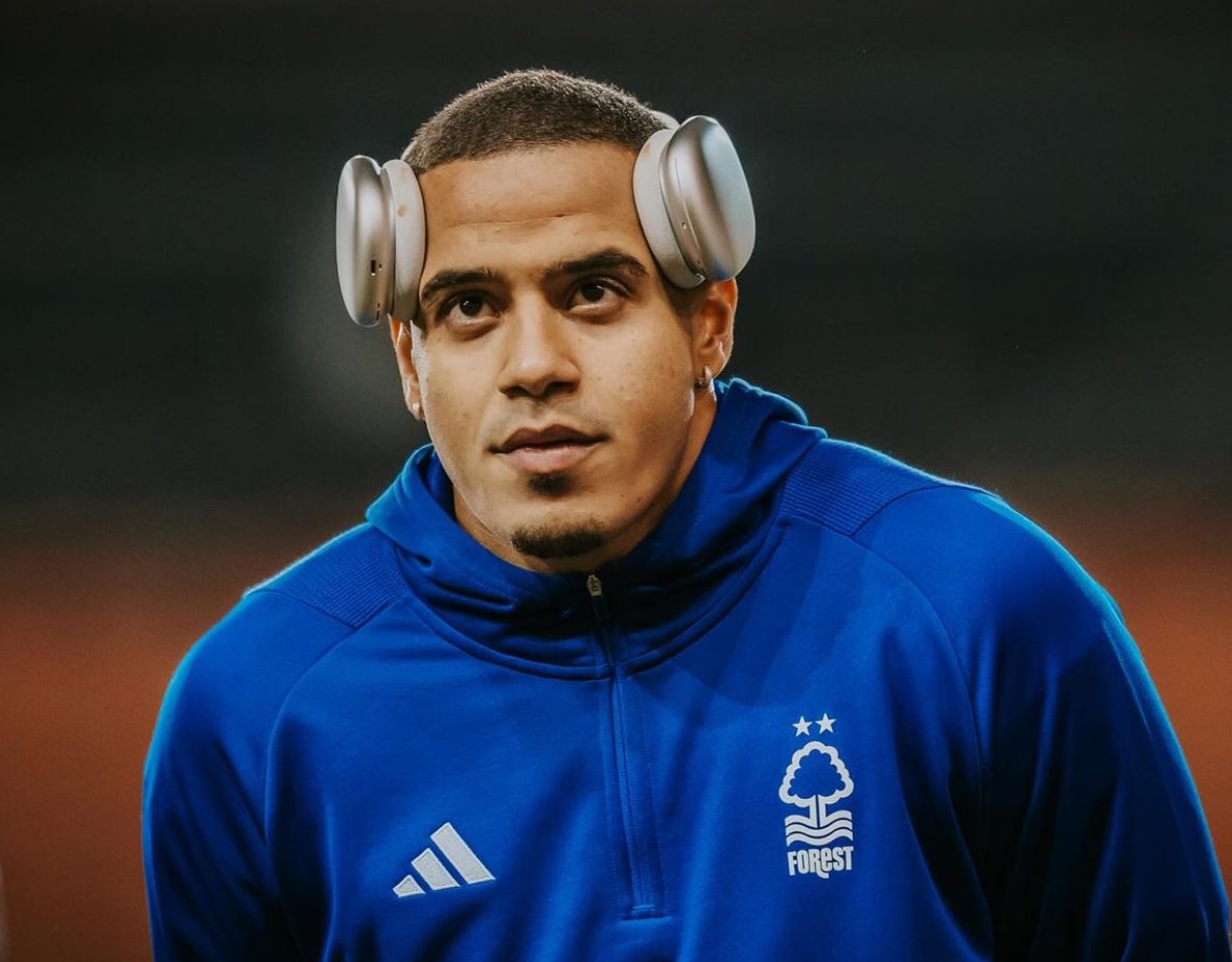 Chelsea đụng độ Juventus khi theo đuổi Murillo.
