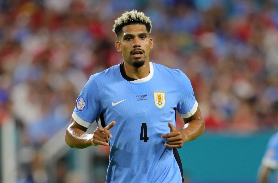 Không chỉ là thủ lĩnh hàng phòng ngự Barcelona, Ronald Araujo cũng đóng vai trò quan trọng khi trở về phục vụ tuyển Uruguay.