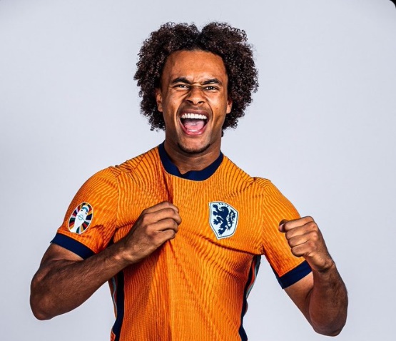 Man Utd đang thảo luận để đưa ra quyết định cho ngôi sao người Hà Lan.