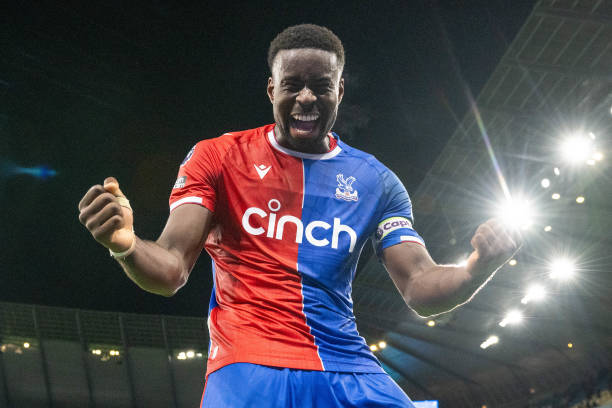 Guehi đang được nhiều CLB Premier League săn đón.