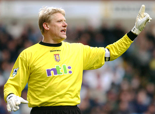Peter Schmeichel chỉ thi đấu cho Villa trong một mùa giải.