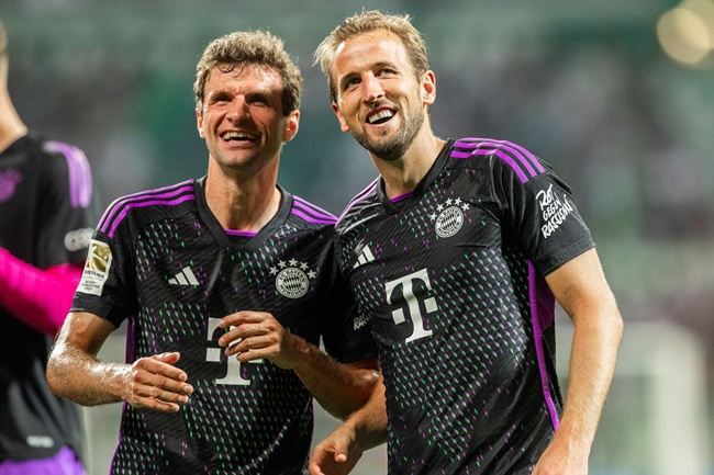 Đến Bayern Munich vào hè 2023, Harry Kane trở thành đồng đội của Thomas Muller. Cả hai thân thiết dù chỉ mới thi đấu bên cạnh nhau một mùa giải.