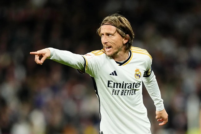 Sau chức vô địch tại Wembley, Real đón nhận tin vui khác từ Luka Modric. Với xác nhận của Fabrizio Romano, Modric gần như sẽ gia hạn thêm một năm hợp đồng. Sau quá trình dài đàm phán ngỡ như bế tắc, Modric đồng ý tiếp tục ở lại CLB.