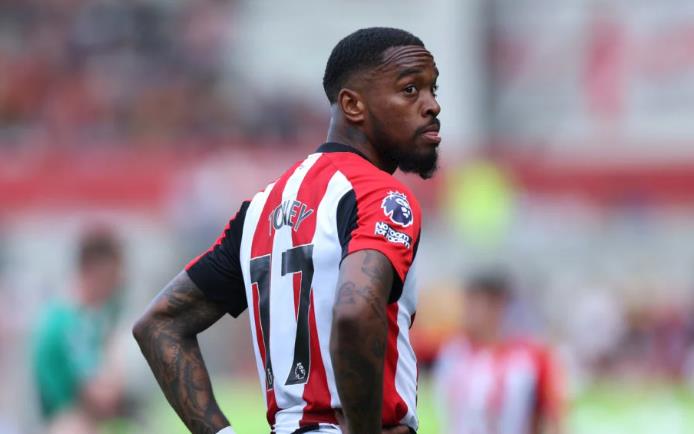 Toney được Chelsea săn đón.