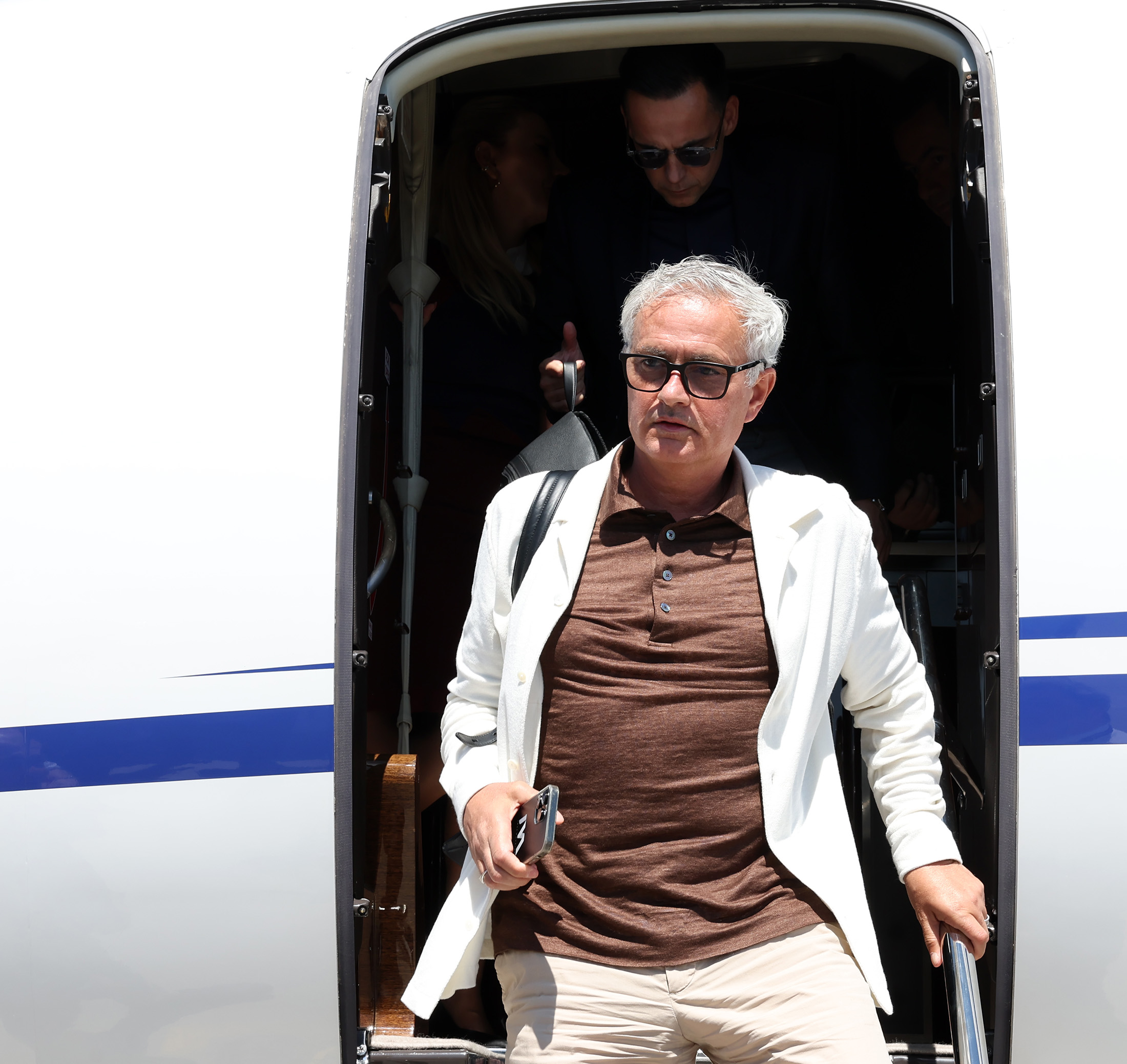 Theo báo Thổ Nhĩ Kì, Mourinho thòng một điều khoản lạ vào hợp đồng, đó là ông được phép tự do ra đi để dẫn đội tuyển Bồ Đào Nha. Khi đó, HLV 61 tuổi sẽ không phải nộp tiền đền bù hợp đồng cho Fenerbahce.