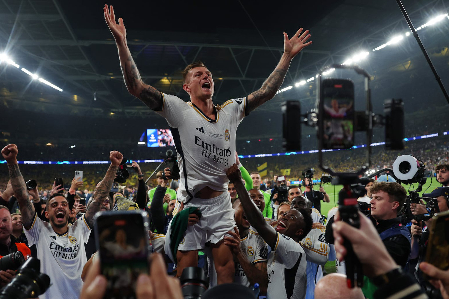 Kroos luôn thi đấu với sự kỷ luật. Anh đảm bảo được sự cân bằng giữa tấn công và phòng thủ. Ở đó, cựu sao Bayern Munich ghi dấu ấn bởi khả năng chuyền bóng bậc thầy với tỷ lệ chính xác không bao giờ dưới 90% trong 10 năm qua.