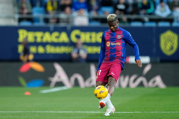 Mikayil Faye không loại trừ khả năng rời Barca hè này.