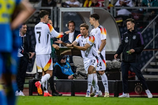 Đến giữa hiệp hai, tuyển Đức phải nhờ đến lão tướng Thomas Muller để khoan phá hàng thủ chắc chắn của Ukraine.