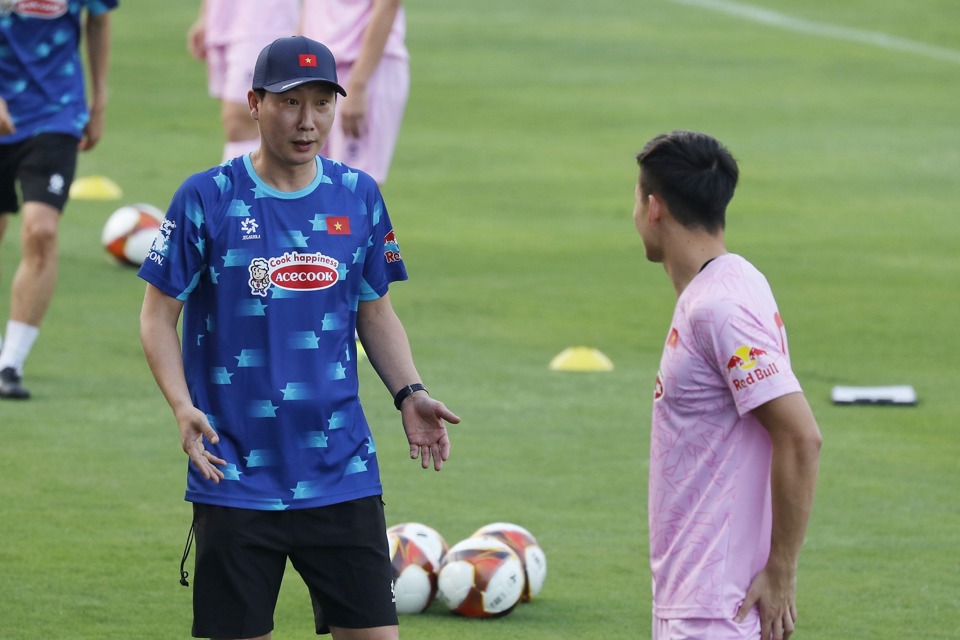 HLV Kim Sang-sik không loại bất kỳ cầu thủ nào trong số 27 người được gọi.