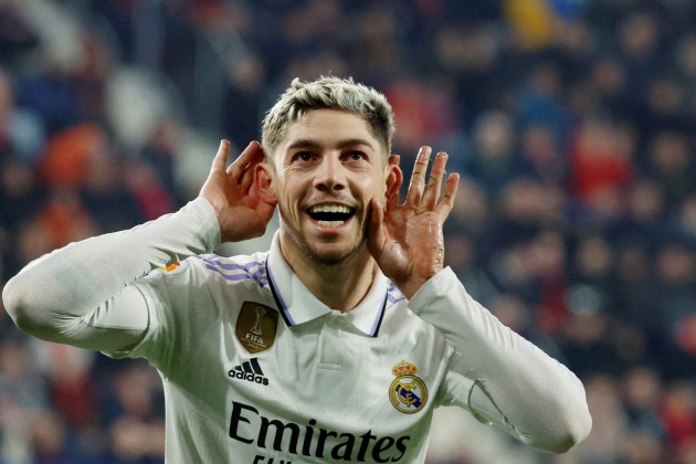 Tiền vệ: Federico Valverde. Ngôi sao người Uruguay được ví như chiến binh nơi tuyến giữa của Real Madrid bởi lối chơi xông xáo, chăm chỉ pressing, sở hữu những cú sút xa ấn tượng.