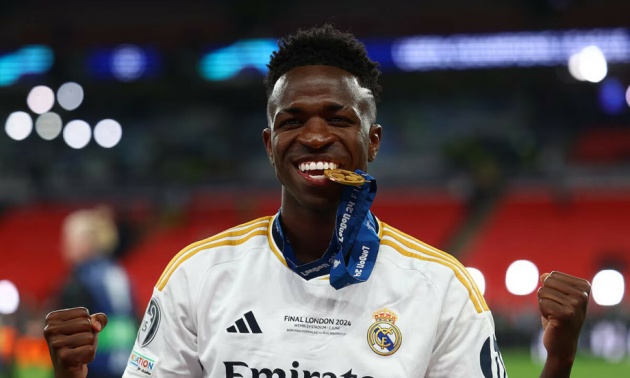 Tiền đạo trái: Vinicius Junior. Vinicius là điểm sáng nổi bật của Real Madrid mùa giải qua. Tiền đạo người Brazil đóng góp 15 bàn ở La Liga, 6 bàn ở Champions League.