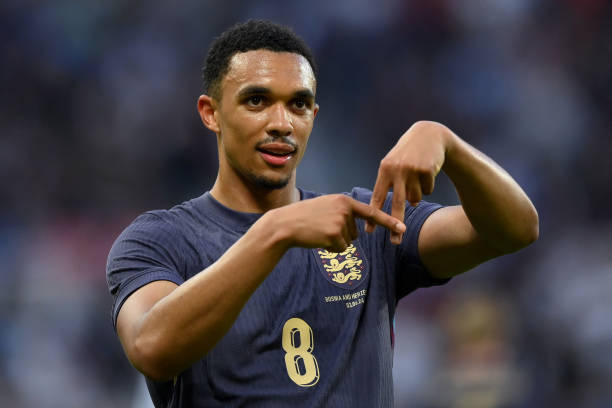 Trent Alexander-Arnold là giải pháp cho hàng tiền vệ tuyển Anh.