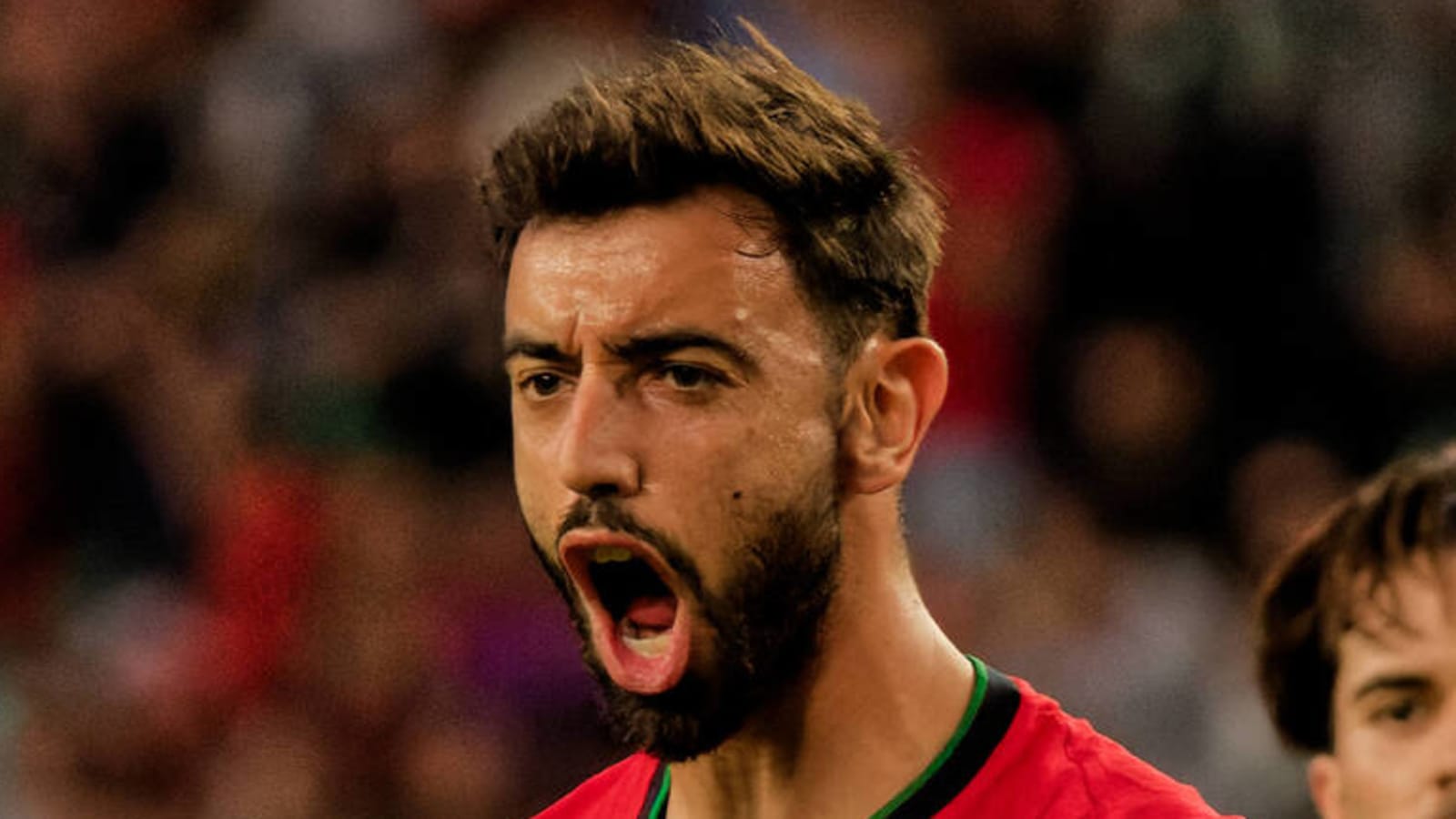 Fernandes không rời Man Utd.