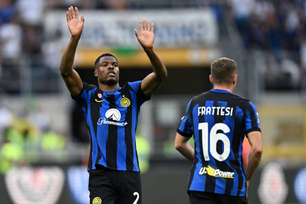 Dumfries được liên kết với Man Utd từ lâu.