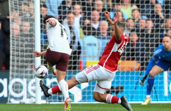 Thống kê chỉ ra rằng, Alvarez 2023/2024 là cầu thủ được sử dụng nhiều nhất ở Manchester City: anh ra sân 54 trên 59 trận, tham gia tất cả trừ 2 trận ở Premier League; 7/10 trận ở Champions League, tất cả các trận ở cúp quốc gia, Siêu cúp châu Âu và Club World Cup.