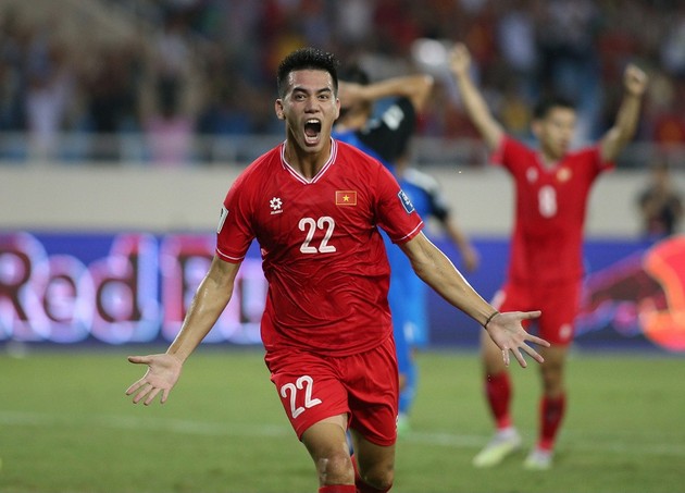 Nguyễn Tiến Linh lập cú đúp cho ĐT Việt Nam trước Philippines. Ảnh: Vietnamnet.