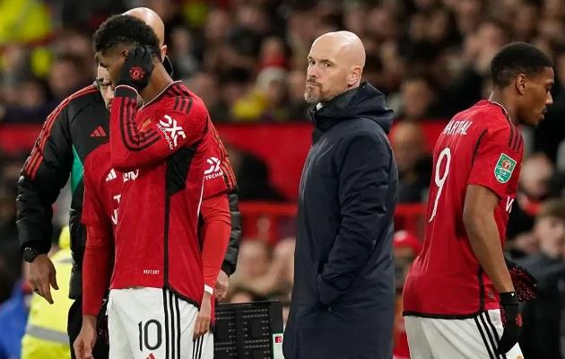 Hàng công Man United cần được củng cố.