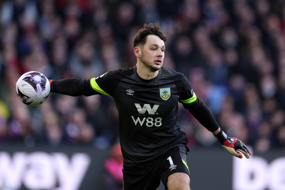 Newcastle United ra giá cho James Trafford.