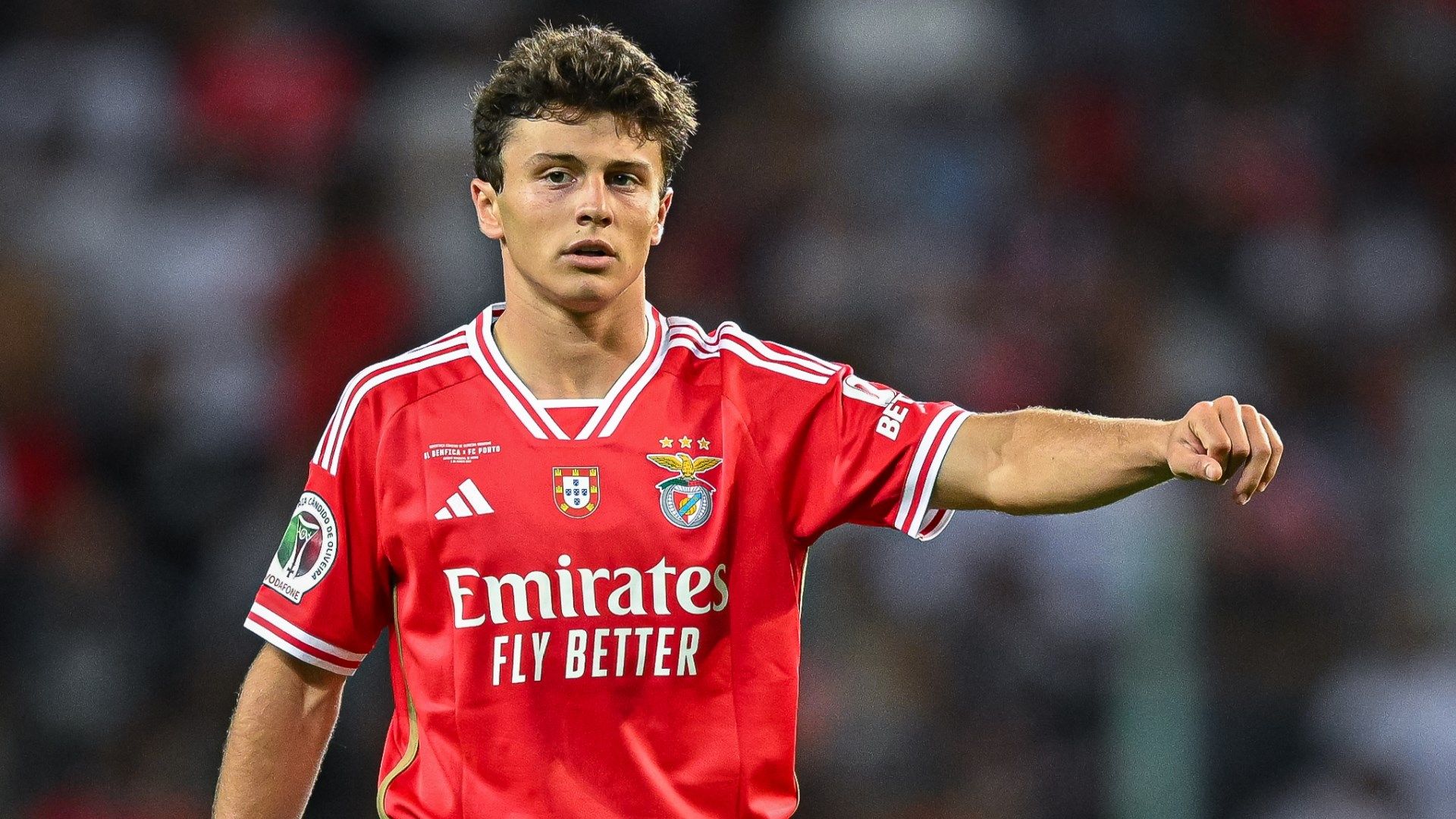 Mục tiêu của Man Utd, Arsenal.