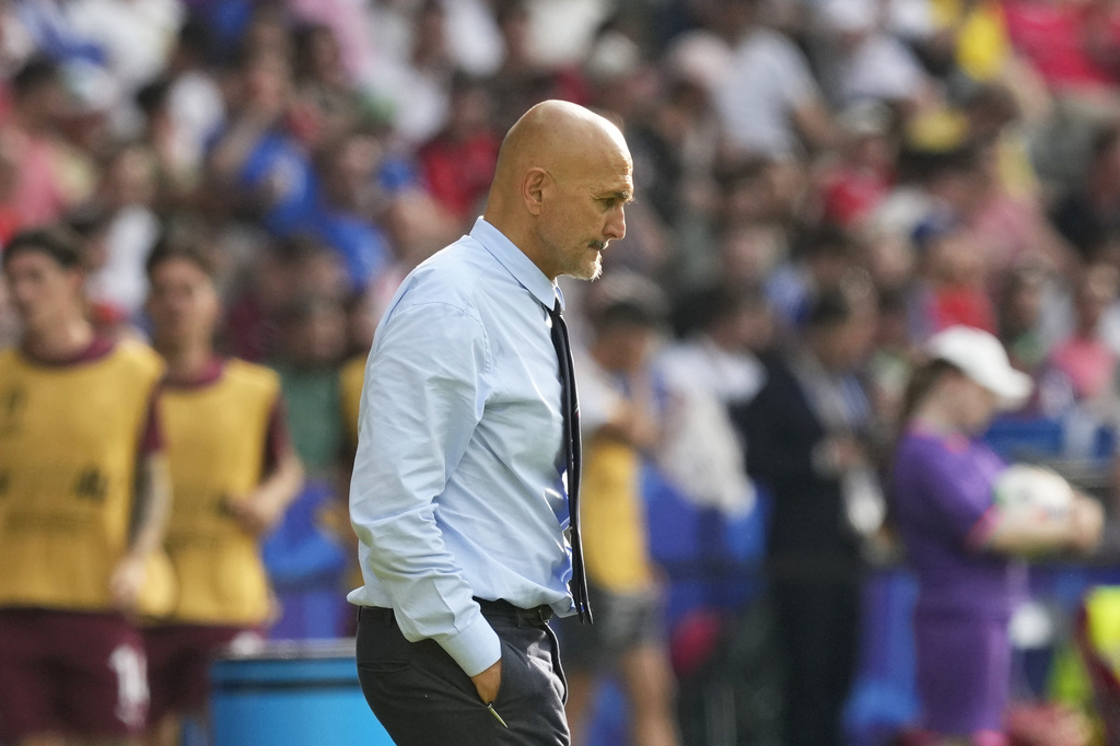 Spalletti cần phải sớm thay đổi.