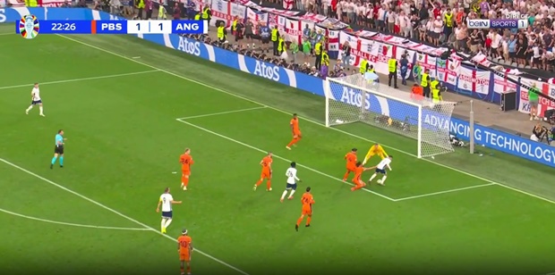 Foden xử lý khéo léo loại bỏ Van Dijk lẫn Ake...