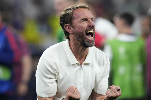 Southgate vỡ òa cảm xúc sau khi lọt vào Chung kết.