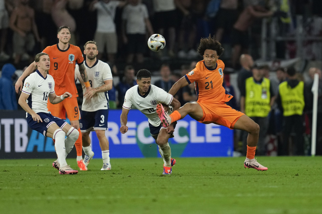 Zirkzee sẽ là chữ ký mới đầu tiên của Man Utd trong Hè này.
