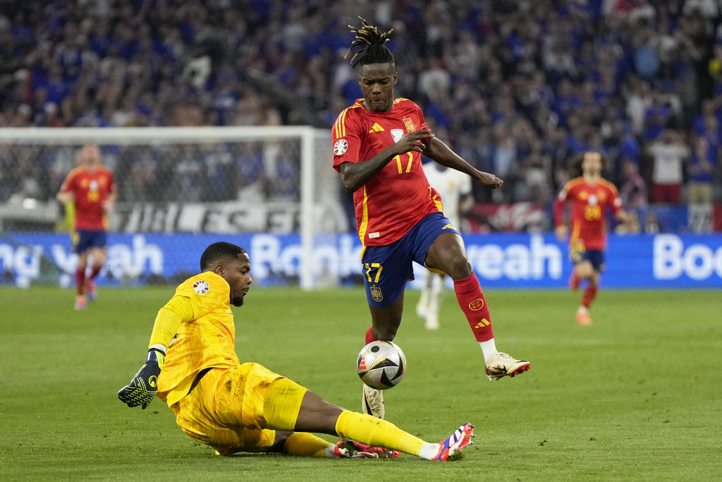 Bayern nhắm đến Williams.