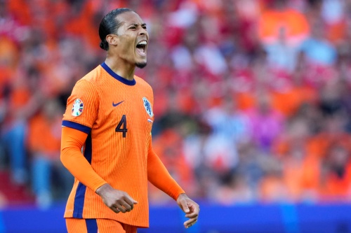 Van Dijk là nhân tố quan trọng nơi hàng thủ.