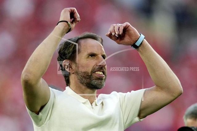 Southgate từng đau đầu về người đá cặp với Rice.