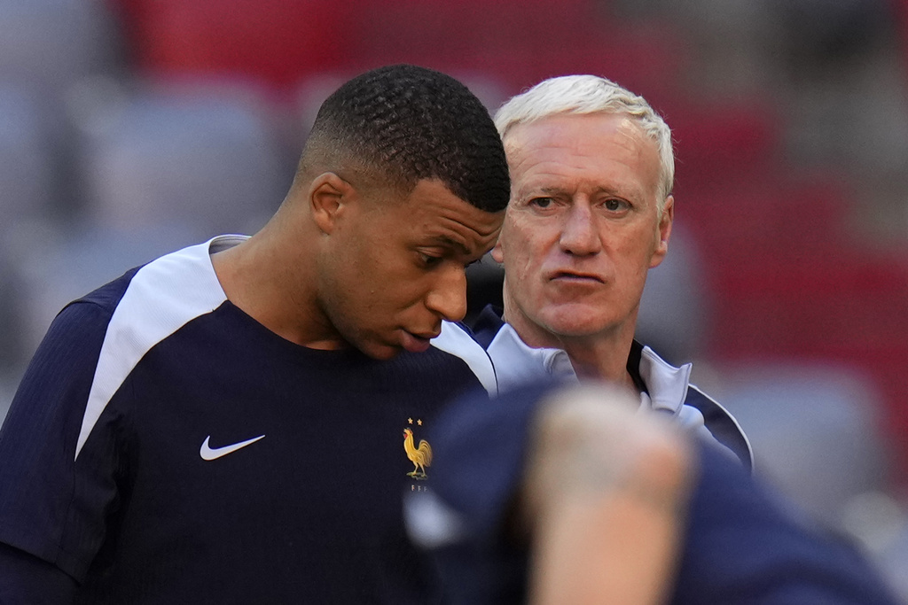 Deschamps quá tin vào Mbappe.