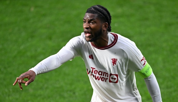 Man Utd bất ngờ bán đứt tài năng trẻ.