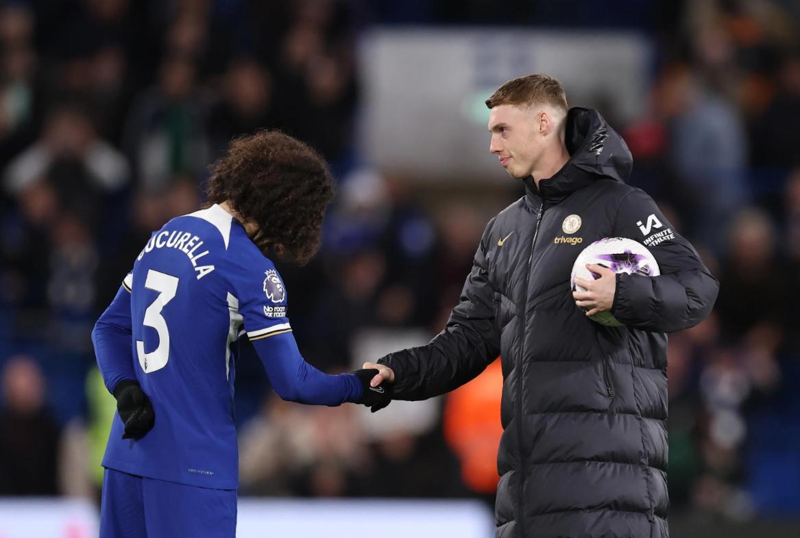 Marc Cucurella và Cole Palmer là đồng đội ở Chelsea.