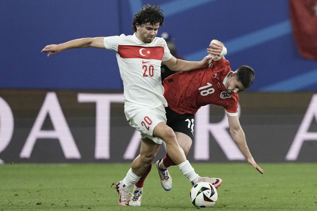 Liverpool cân nhắc chiêu mộ Ferdi Kadioglu.