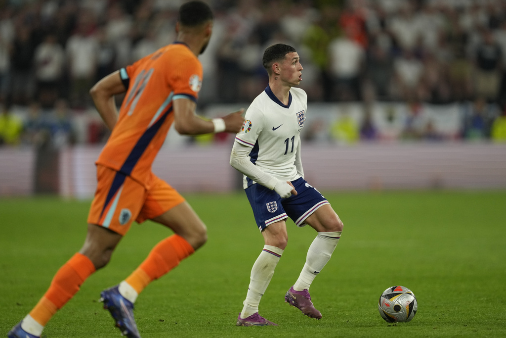 Juan Mata đánh giá cao Phil Foden.