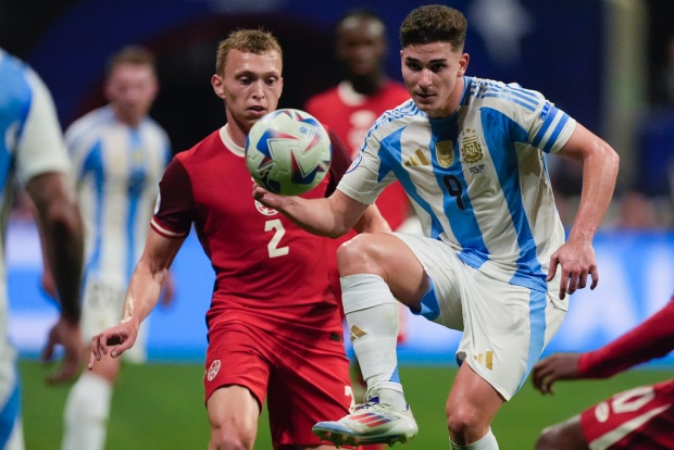Man City chưa muốn mất Alvarez.