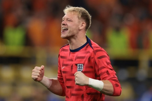 Ramsdale cần rời Arsenal.