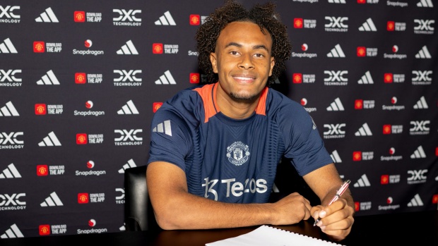 Zirkzee là tân binh đầu tiên của Man Utd.
