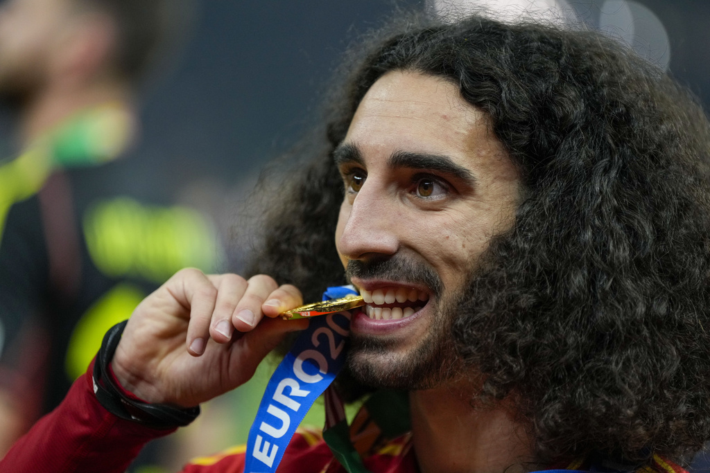 Marc Cucurella đăng đàn cà khịa Gary Neville.