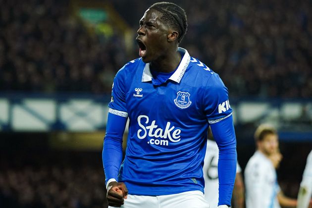 Amadou Onana, 22 tuổi, đã trải qua một mùa giải ấn tượng trong màu áo Everton.