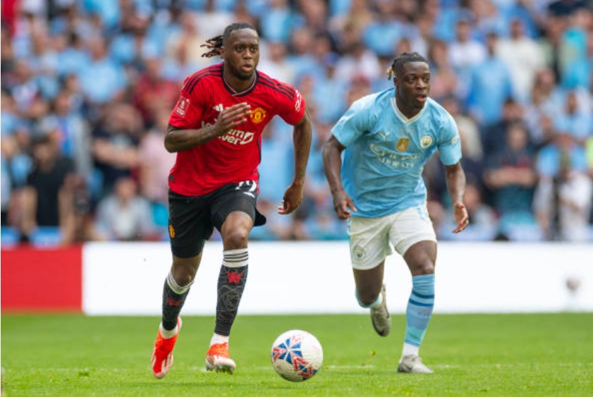 Wan-Bissaka chia tay Man Utd?