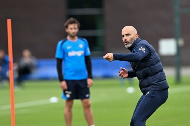 Maresca đang tạo dấu ấn của mình trên sân tập Chelsea.