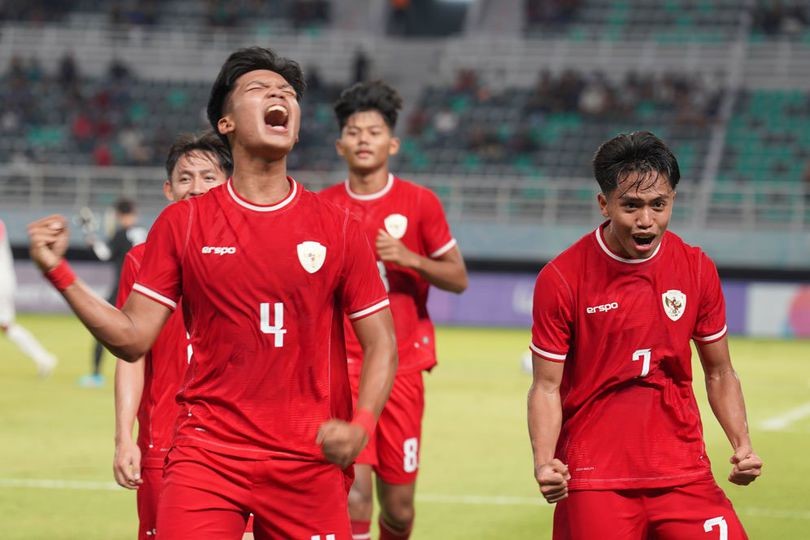 U19 Indonesia hủy diệt Philippines, tuyển thủ Nhật Bản bị bắt khẩn cấp