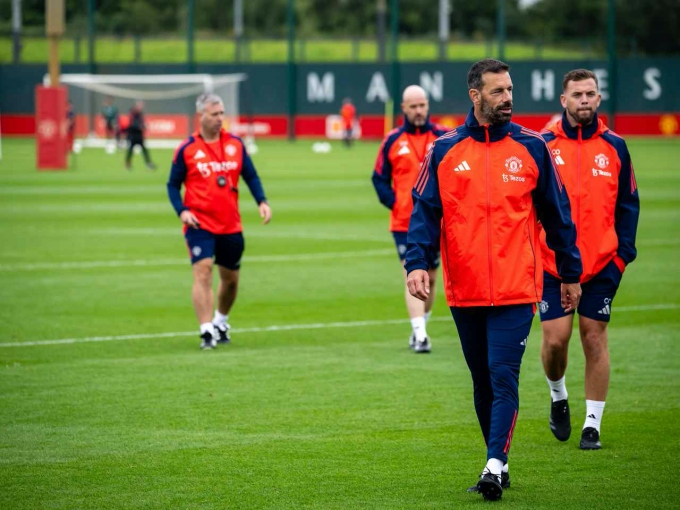 Van Nistelrooy là 1 trong 2 phó tướng đang giúp sức đắc lực cho Ten Hag.